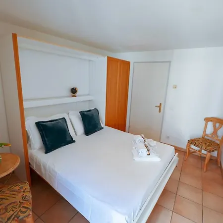 Ruga House In 4 *
